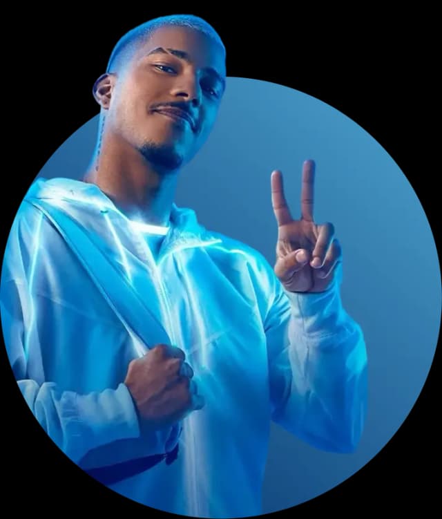 Imagem ilustrativa de uma um homem fazendo sinal de paz e amor com as mãos, representando os modelos de aprendizagem da Estácio